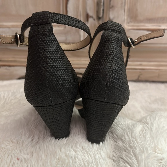 Ann Taylor sandles - Picture 3 of 5